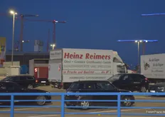 Das (Fuhr-) Parkgelände. Hier ein Lkw der Heinz Reimers Obst und Gemüse Großhandel GmbH.